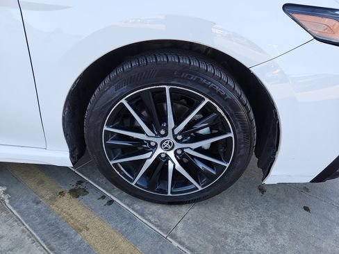 Used 2023 Toyota Camry SE image 9