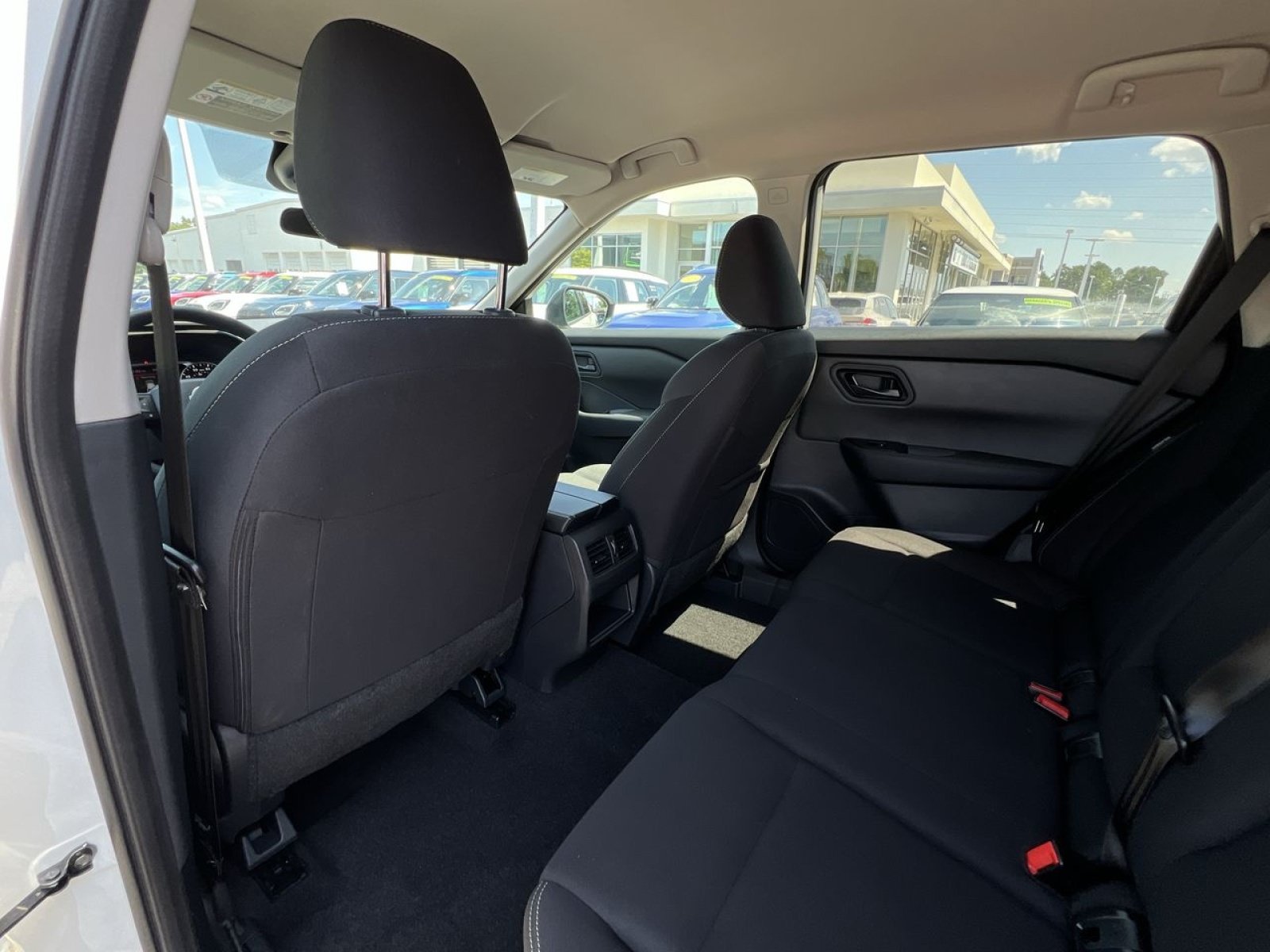Used 2025 Nissan Rogue S AWD/4WD image 23