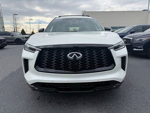 Certified 2025 INFINITI QX60 Luxe w/ Black Edition image 3