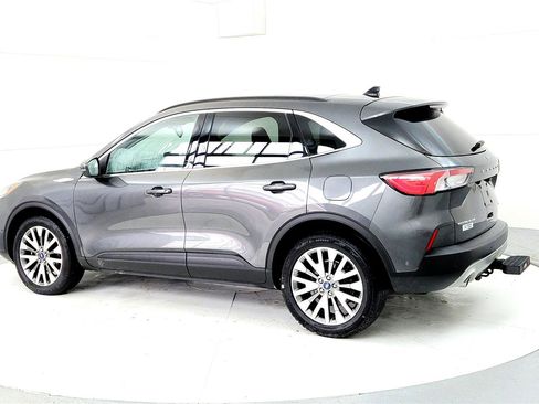 Used 2020 Ford Escape Titanium image 4