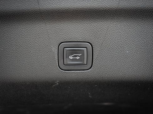 Used 2025 Chevrolet Tahoe High Country image 21