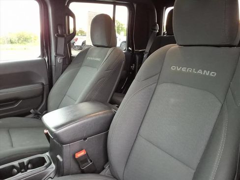 Certified 2020 Jeep Gladiator Overland AWD/4WD image 9