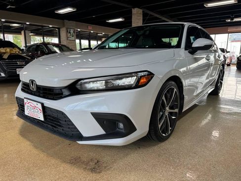 Used 2022 Honda Civic Touring image 3