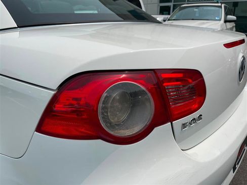 Used 2011 Volkswagen Eos Lux FWD image 60