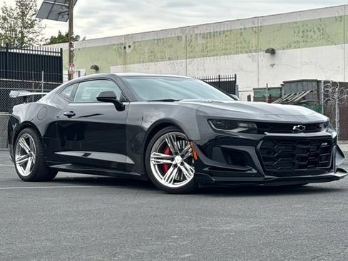 Used 2018 Chevrolet Camaro ZL1 image 2
