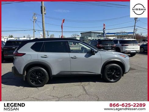 Used 2023 Nissan Rogue SV w/ SV Premium B Package image 2