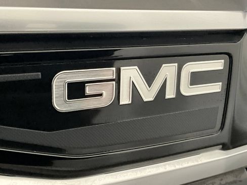 Used 2024 GMC Yukon XL Denali w/ Advanced Technology Package AWD/4WD image 32