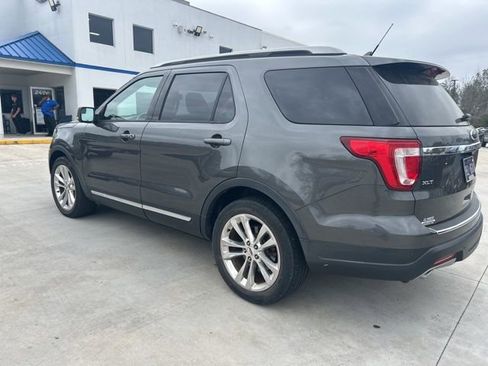 Certified 2018 Ford Explorer XLT w/ Equipment Group 202A image 5