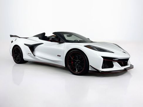 Used 2025 Chevrolet Corvette Z06 w/ Z07 Performance Package RWD image 9