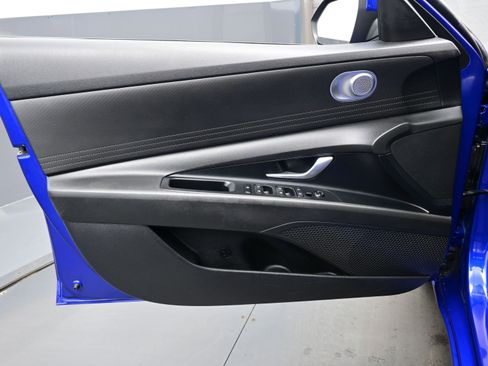 Used 2023 Hyundai Elantra SEL w/ Preferred Accessory Package image 9