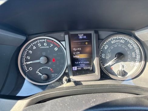 Used 2021 Toyota Tacoma TRD Off-Road image 15