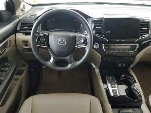 Used 2019 Honda Pilot Touring image 16