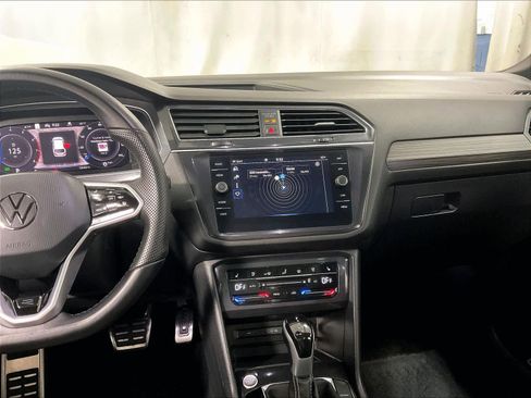Used 2023 Volkswagen Tiguan SEL R-Line image 18