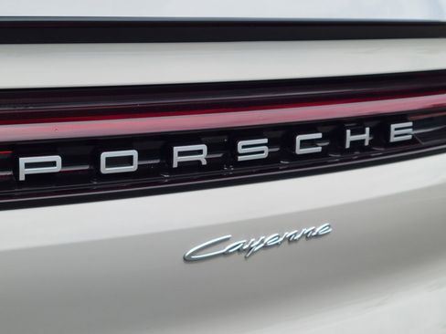 Used 2025 Porsche Cayenne Coupe AWD/4WD image 34