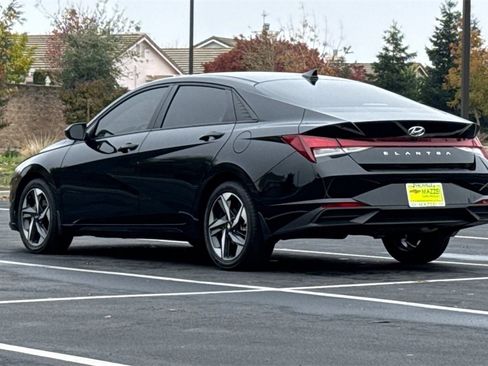 Used 2023 Hyundai Elantra SEL w/ Convenience Package image 3