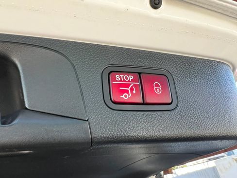 Used 2019 Mercedes-Benz GLC 300 w/ Premium Package image 21