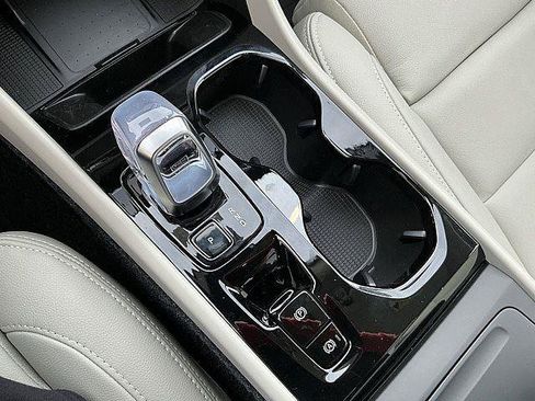 New 2026 Volvo XC40 B5 Ultra w/ Climate Package AWD/4WD image 18