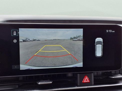 Used 2025 Kia Carnival FWD image 11