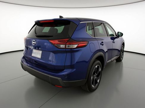 Used 2025 Nissan Rogue SV image 7