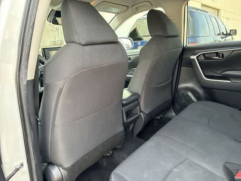 Used 2021 Toyota RAV4 LE FWD image 19