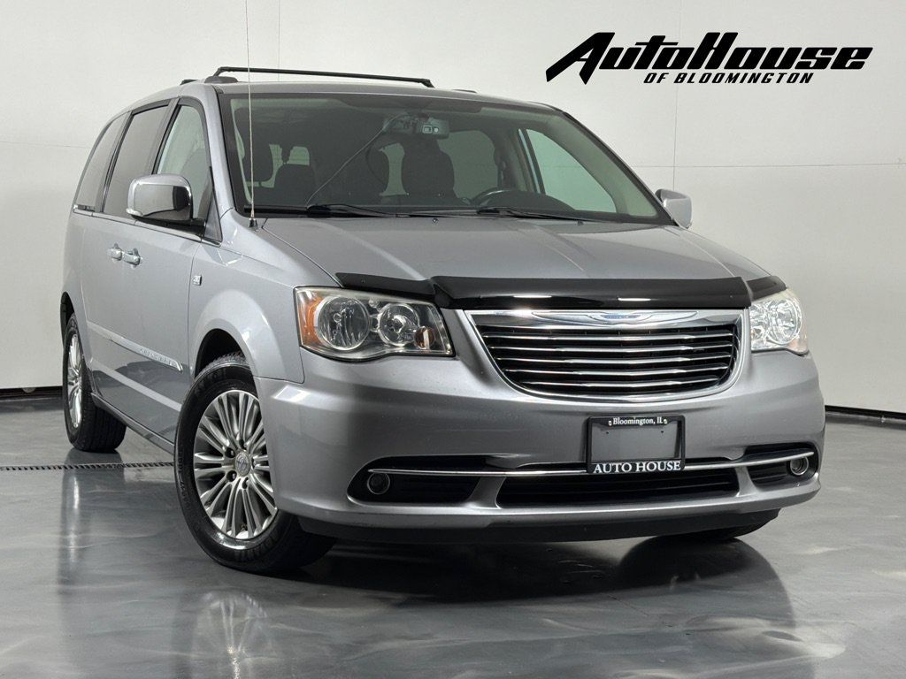 Used 2014 Chrysler Town & Country Touring-L FWD image 1