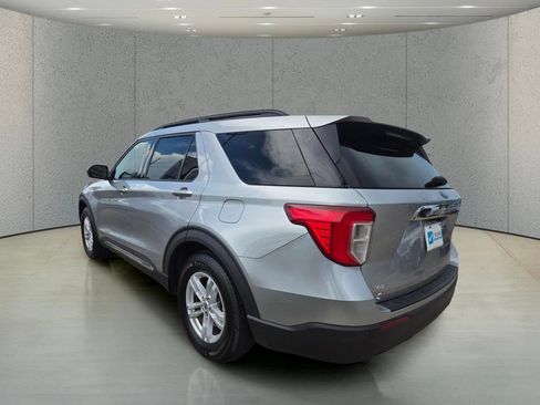 Used 2021 Ford Explorer XLT RWD image 3