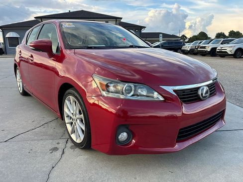 Used 2013 Lexus CT 200h w/ Premium Pkg w/Backup Camera FWD image 2