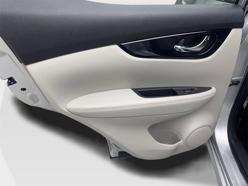 Used 2019 Nissan Rogue Sport SL w/ Premium Package image 38