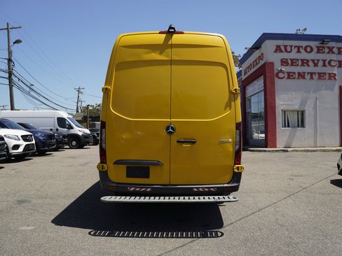 Used 2021 Mercedes-Benz Sprinter 2500 w/ Acoustic Package image 5
