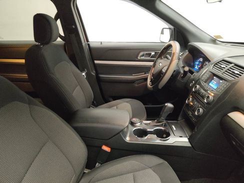 Used 2017 Ford Explorer XLT AWD/4WD image 21