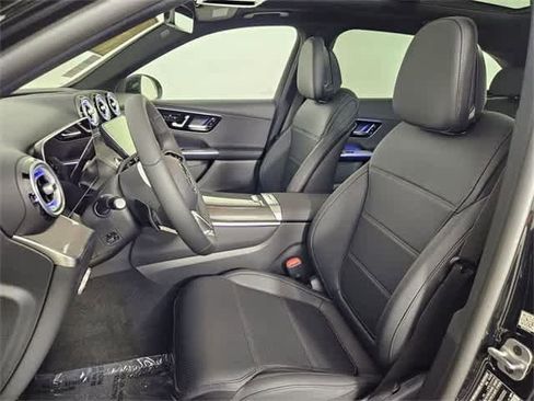 Used 2025 Mercedes-Benz GLC 300 4MATIC image 37