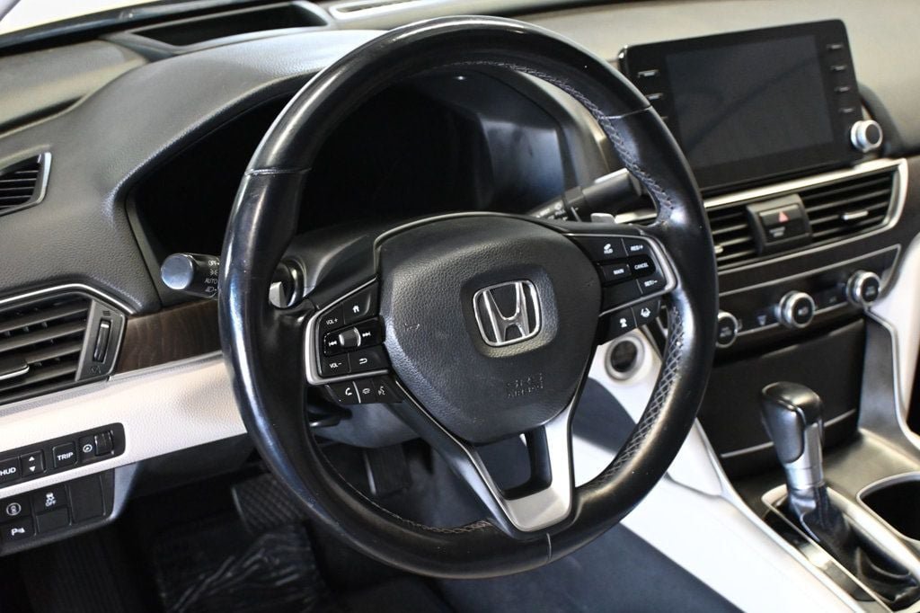 Used 2018 Honda Accord Touring image 10