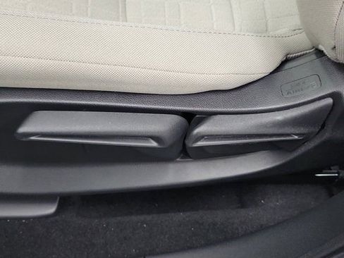 Certified 2025 Honda HR-V LX image 23