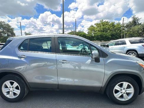 Used 2020 Chevrolet Trax LS FWD image 7
