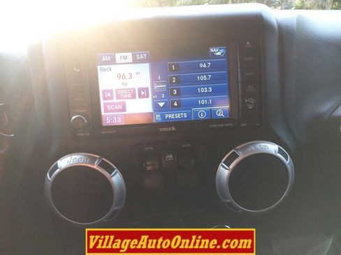 Used 2012 Jeep Wrangler Rubicon w/ PWR Convenience Group image 29