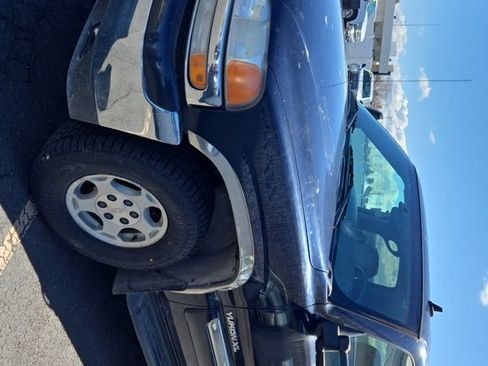 Used 2006 GMC Yukon XL SLT w/ SLT Preferred Equipment Group image 3