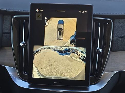 New 2026 Volvo XC90 B6 Plus w/ Protection Package image 18