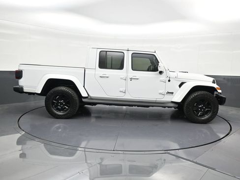 Used 2023 Jeep Gladiator Overland AWD/4WD image 7