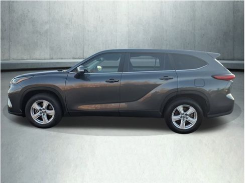 Certified 2023 Toyota Highlander L image 3