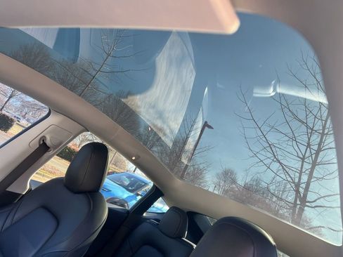 Used 2021 Tesla Model Y Long Range image 19