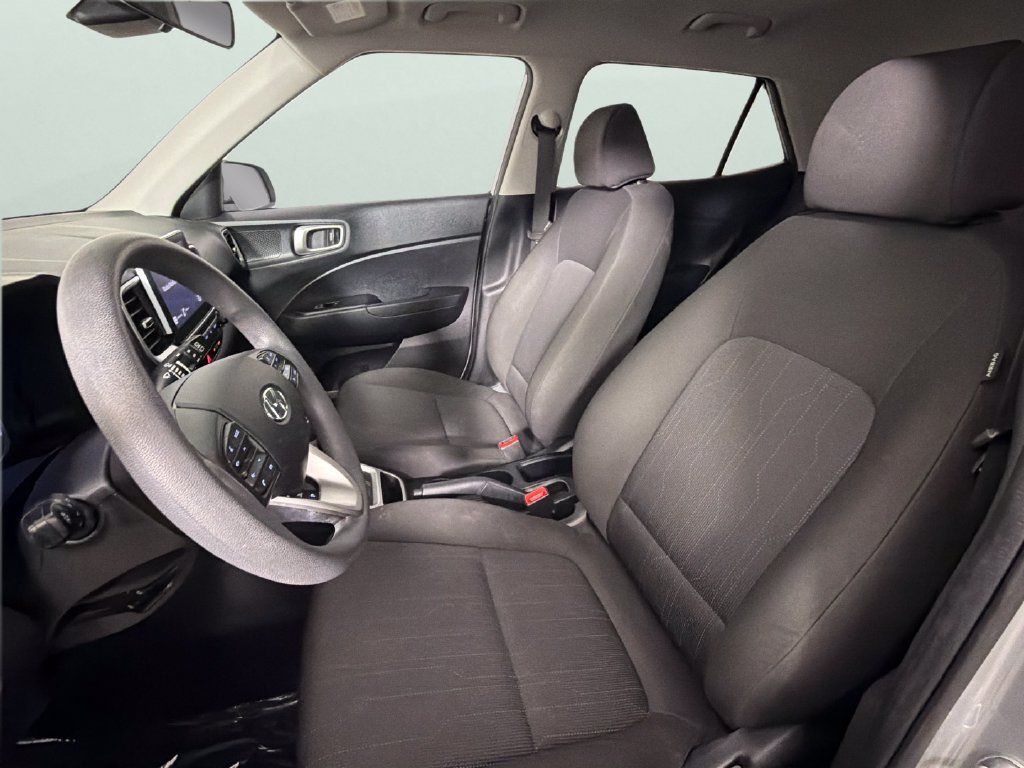 Used 2022 Hyundai Venue SE w/ Cargo Package FWD image 17