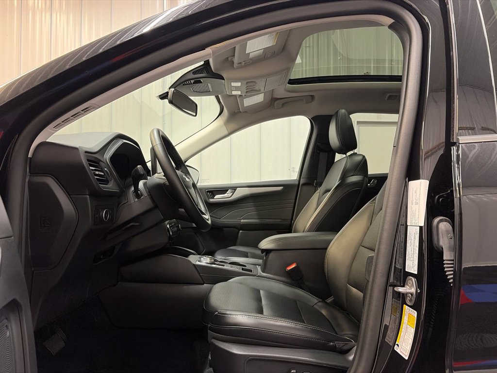 Used 2025 Ford Escape Platinum AWD/4WD image 11