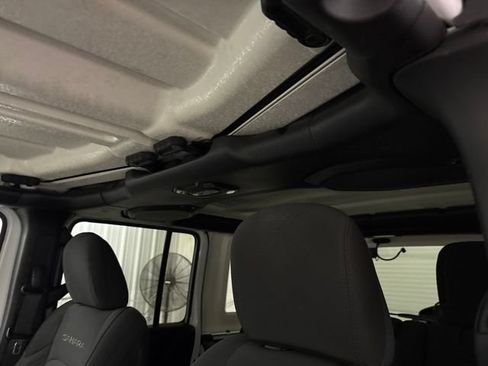 Used 2019 Jeep Wrangler Unlimited Sahara w/ Uconnect 4C Nav & Sound Group AWD/4WD image 40