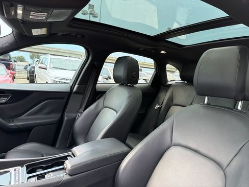 Used 2018 Jaguar F-PACE Premium AWD/4WD image 10
