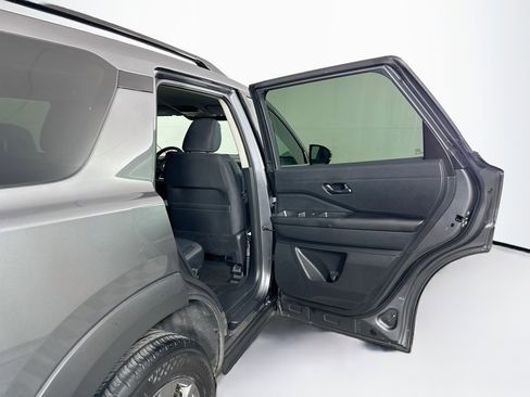 Used 2025 Nissan Pathfinder SV FWD image 31