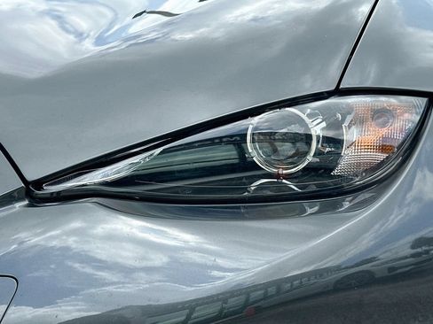 Used 2020 MAZDA MX-5 Miata Grand Touring RWD image 32
