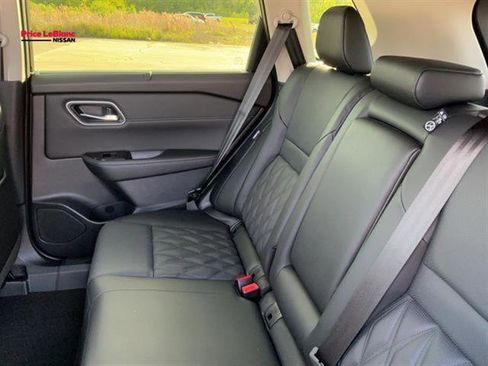 New 2026 Nissan Rogue Platinum AWD/4WD image 17