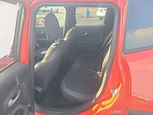 Used 2023 Jeep Renegade Latitude AWD/4WD image 12