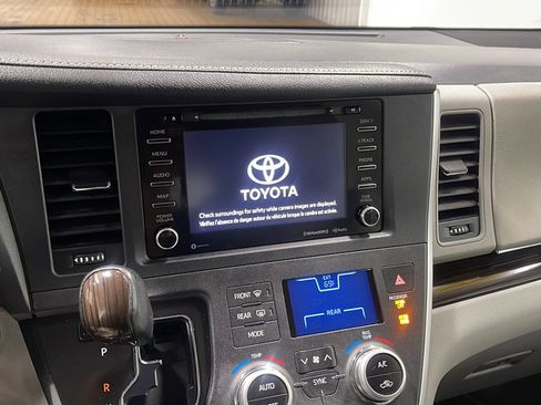 Used 2020 Toyota Sienna XLE FWD image 8