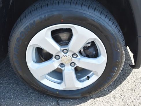 Used 2018 Jeep Compass Latitude w/ Cold Weather Group AWD/4WD image 40